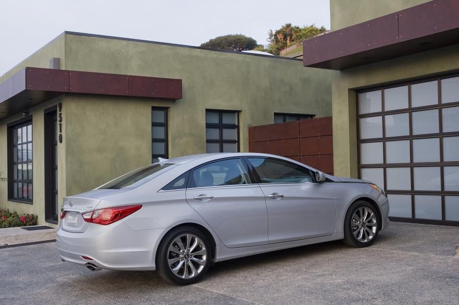  Hyundai Sonata 2010 года  (фото 5 из 162)